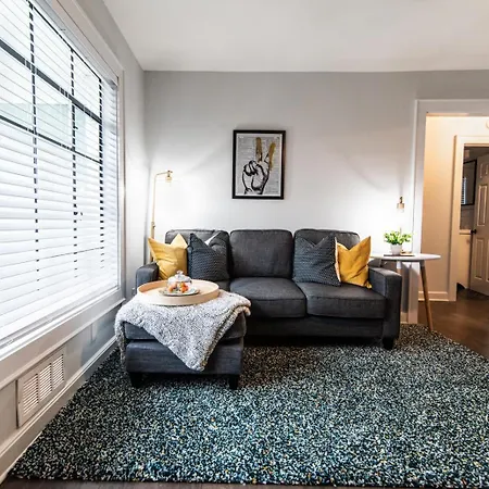 Spacious Duplex In Vibrant West End Atlanta